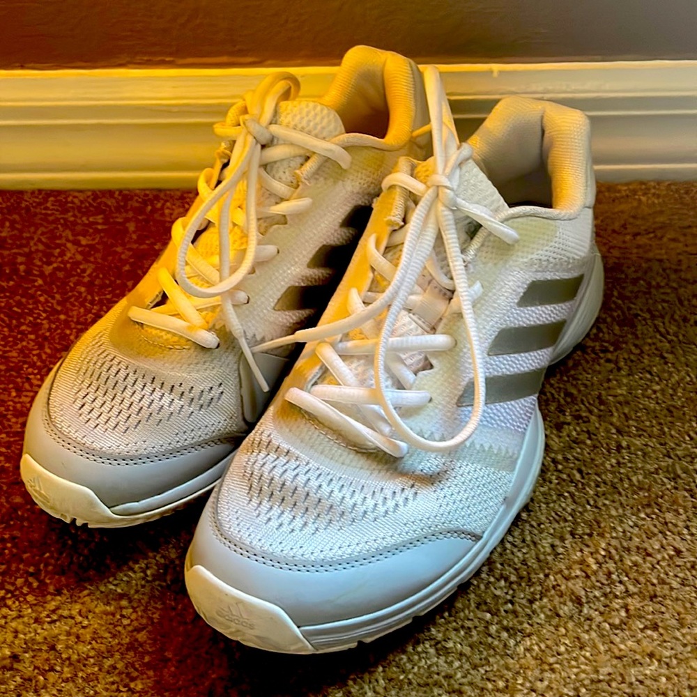 Adidas tennis court shoe excellent condition 7.5